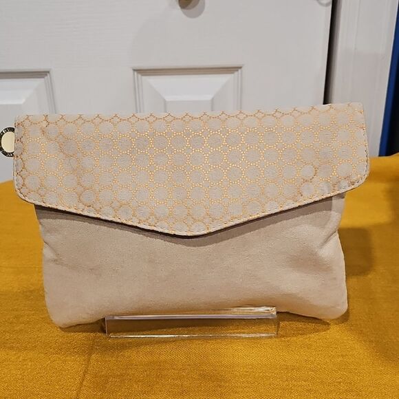 Bulgari Handbags - Bulgari Parfums For Emirates Zippered Clutch with Charm Emirates Like New